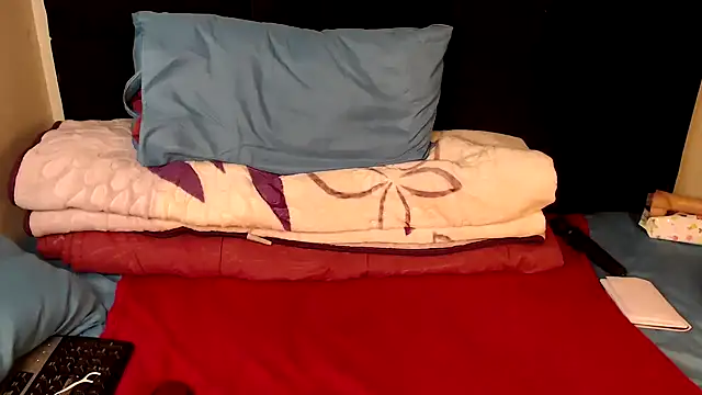 Snapshot of Busty-Londie chatting on 11-25-25, 09:31 Busty-Londie online show from 11-25-25, 09:31