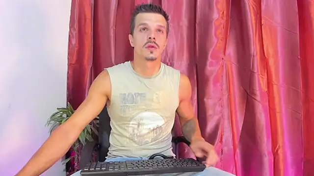 Snapshot of DonyBrown chatting on 09-18-25, 02:57 DonyBrown online show from 09-18-25, 02:57