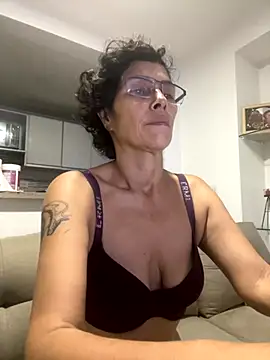 MireyaTorresGu online show from 09-10-25, 10:54