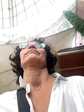 MireyaTorresGu online show from 11-20-25, 03:01