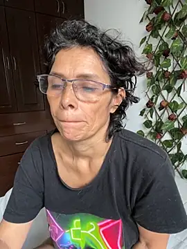 MireyaTorresGu online show from 11-26-25, 03:24