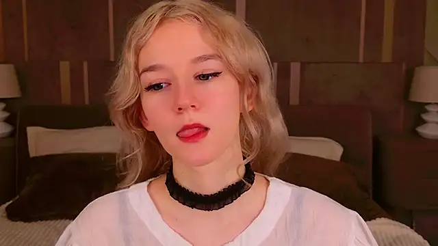 Snapshot of NaomiLoys chatting on 02-10-25, 03:24 NaomiLoys online show from 02-10-25, 03:24