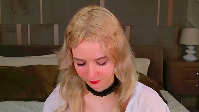 Snapshot of NaomiLoys chatting on 02-11-25, 12:17 NaomiLoys online show from 02-11-25, 12:17