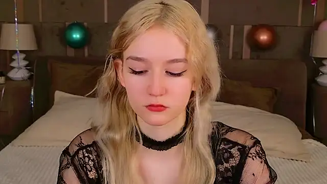 Snapshot of NaomiLoys chatting on 02-15-25, 10:52 NaomiLoys online show from 02-15-25, 10:52