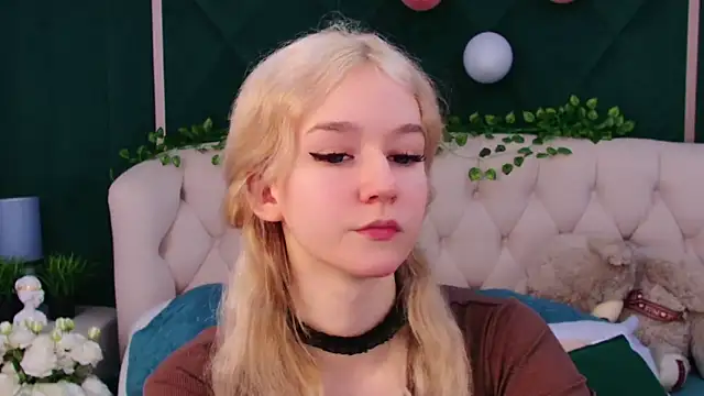 Snapshot of NaomiLoys chatting on 02-16-25, 05:04 NaomiLoys online show from 02-16-25, 05:04