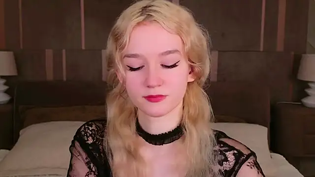 Snapshot of NaomiLoys chatting on 02-24-25, 04:58 NaomiLoys online show from 02-24-25, 04:58