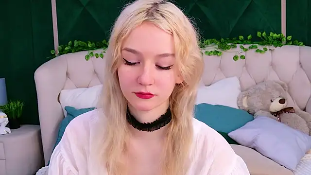 Snapshot of NaomiLoys chatting on 03-06-25, 08:48 NaomiLoys online show from 03-06-25, 08:48