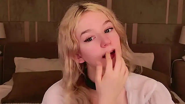 Snapshot of NaomiLoys chatting on 03-10-25, 04:17 NaomiLoys online show from 03-10-25, 04:17