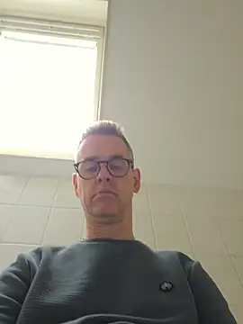 Snapshot of Hectorthyssen1 chatting on 05-14-26, 11:17 Hectorthyssen1 online show from 05-14-26, 11:17