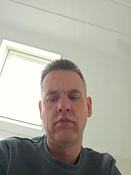 Snapshot of Hectorthyssen1 chatting on 05-15-26, 11:17 Hectorthyssen1 online show from 05-15-26, 11:17