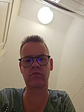 Snapshot of Hectorthyssen1 chatting on 06-21-26, 06:43 Hectorthyssen1 online show from 06-21-26, 06:43