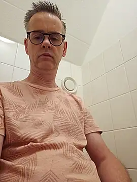 Snapshot of Hectorthyssen1 chatting on 07-18-26, 01:48 Hectorthyssen1 online show from 07-18-26, 01:48