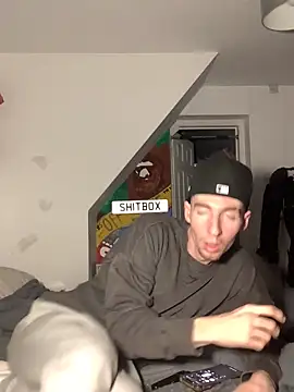 MikesWood21 online show from 12-18-24, 01:26