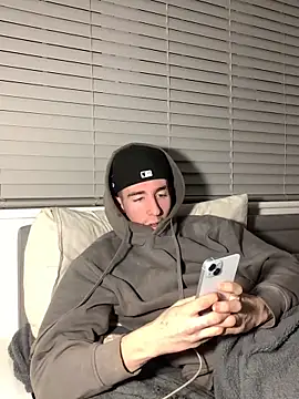 MikesWood21 online show from 12-21-24, 01:26