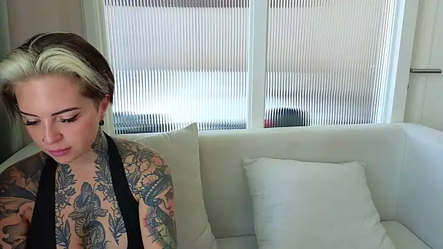 Snapshot of Alexandersonxo chatting on 04-27-26, 02:20 Alexandersonxo online show from 04-27-26, 02:20
