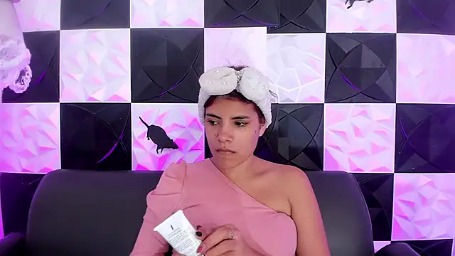 Snapshot of AfroditaMoore chatting on 10-30-25, 04:14 AfroditaMoore online show from 10-30-25, 04:14