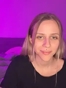 Snapshot of lunawolf21 chatting on 12-12-24, 07:30 lunawolf21 online show from 12-12-24, 07:30