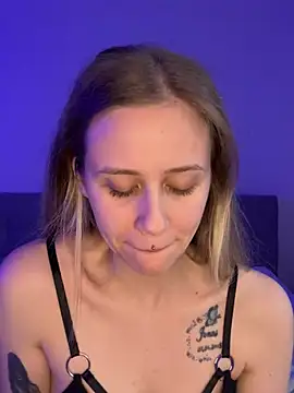 Snapshot of lunawolf21 chatting on 01-05-25, 07:38 lunawolf21 online show from 01-05-25, 07:38