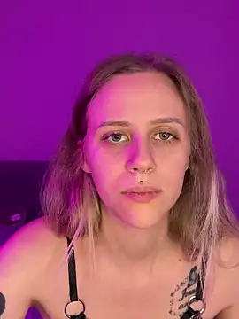 Snapshot of lunawolf21 chatting on 01-09-25, 07:31 lunawolf21 online show from 01-09-25, 07:31