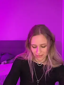 Snapshot of lunawolf21 chatting on 01-12-25, 07:11 lunawolf21 online show from 01-12-25, 07:11