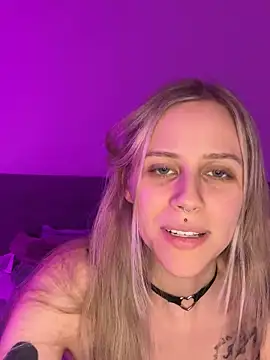 Snapshot of lunawolf21 chatting on 01-18-25, 06:21 lunawolf21 online show from 01-18-25, 06:21