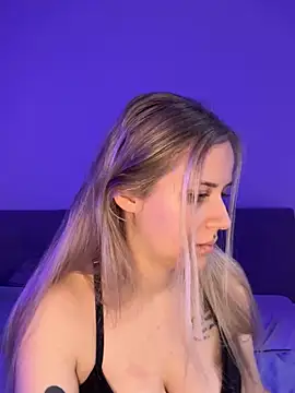 Snapshot of lunawolf21 chatting on 02-02-25, 07:30 lunawolf21 online show from 02-02-25, 07:30