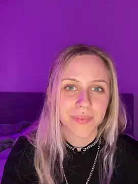 Snapshot of lunawolf21 chatting on 02-15-25, 06:33 lunawolf21 online show from 02-15-25, 06:33