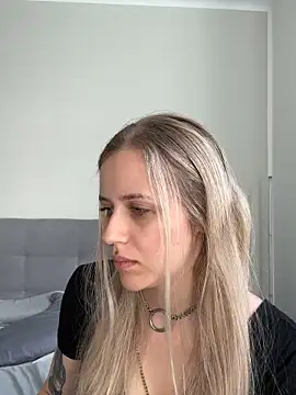 Snapshot of lunawolf21 chatting on 03-04-25, 08:02 lunawolf21 online show from 03-04-25, 08:02