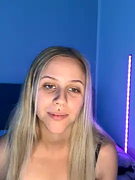 Snapshot of lunawolf21 chatting on 09-25-25, 06:28 lunawolf21 online show from 09-25-25, 06:28