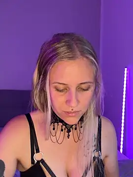 Snapshot of lunawolf21 chatting on 09-27-25, 08:52 lunawolf21 online show from 09-27-25, 08:52