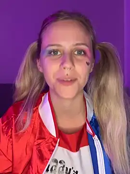 Snapshot of lunawolf21 chatting on 10-18-25, 05:46 lunawolf21 online show from 10-18-25, 05:46