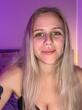 Snapshot of lunawolf21 chatting on 10-21-25, 06:52 lunawolf21 online show from 10-21-25, 06:52