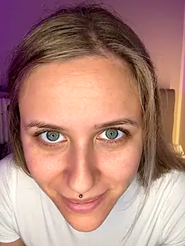 Snapshot of lunawolf21 chatting on 10-23-25, 07:07 lunawolf21 online show from 10-23-25, 07:07