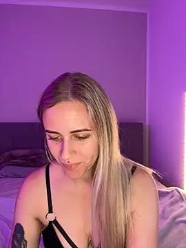 Snapshot of lunawolf21 chatting on 10-31-25, 07:31 lunawolf21 online show from 10-31-25, 07:31