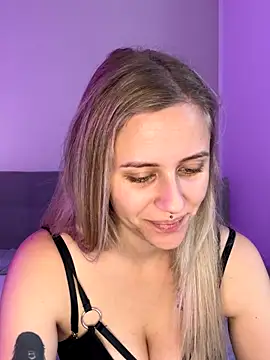 Snapshot of lunawolf21 chatting on 11-05-25, 07:30 lunawolf21 online show from 11-05-25, 07:30