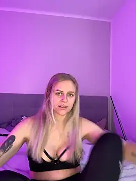 Snapshot of lunawolf21 chatting on 11-13-25, 07:40 lunawolf21 online show from 11-13-25, 07:40