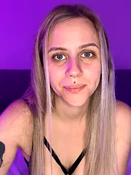 Snapshot of lunawolf21 chatting on 11-24-25, 07:30 lunawolf21 online show from 11-24-25, 07:30