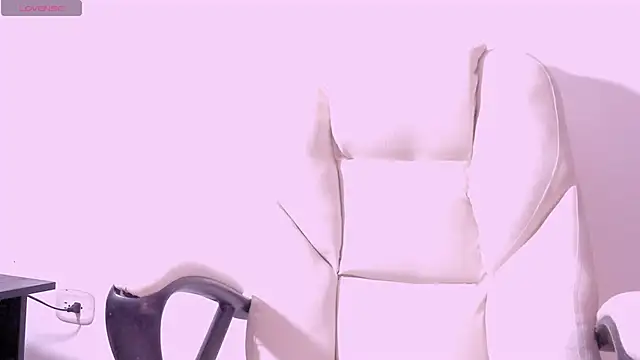 Snapshot of vivianne_scott chatting on 10-15-25, 12:38 vivianne scott online show from 10-15-25, 12:38