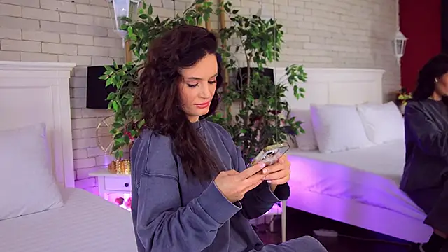 Snapshot of CarlaWhite chatting on 10-26-25, 04:29 CarlaWhite online show from 10-26-25, 04:29