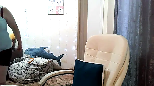 EmiliaLooo online show from 04-23-26, 12:29