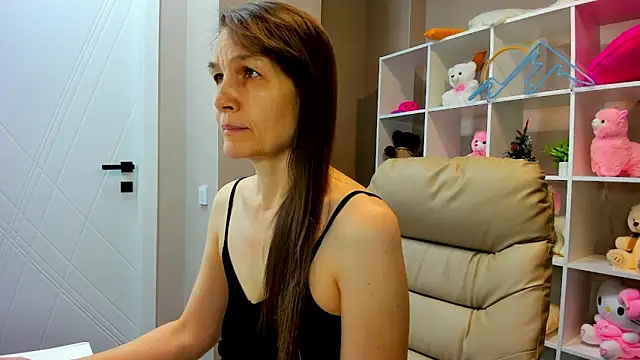 Lillian White online show from 01-05-25, 01:13