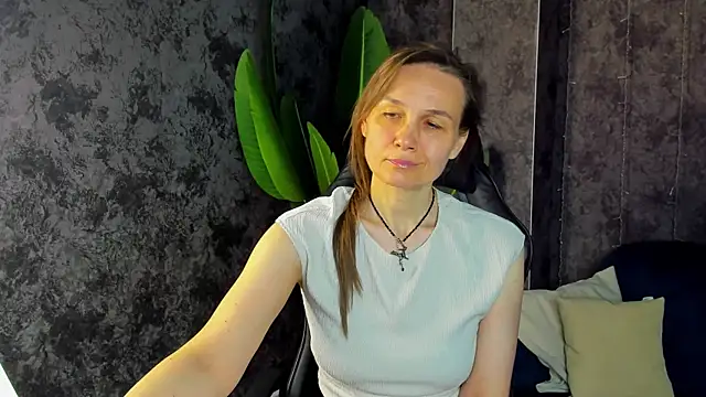 Snapshot of Lillian_White chatting on 05-06-26, 01:03 Lillian White online show from 05-06-26, 01:03