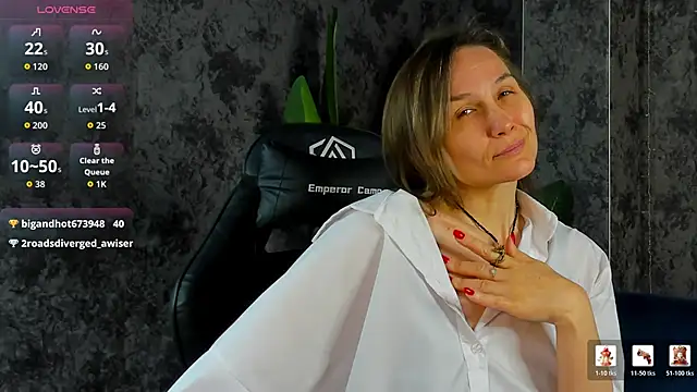 Snapshot of Lillian_White chatting on 05-15-26, 11:01 Lillian White online show from 05-15-26, 11:01