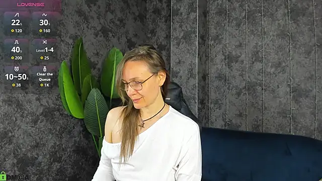 Snapshot of Lillian_White chatting on 05-24-26, 12:59 Lillian White online show from 05-24-26, 12:59