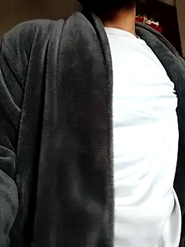 Snapshot of hairyserious chatting on 03-02-25, 01:38 hairyserious online show from 03-02-25, 01:38