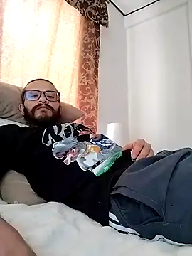 Snapshot of hairyserious chatting on 03-02-25, 09:01 hairyserious online show from 03-02-25, 09:01