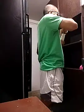 Snapshot of hairyserious chatting on 03-04-25, 04:06 hairyserious online show from 03-04-25, 04:06