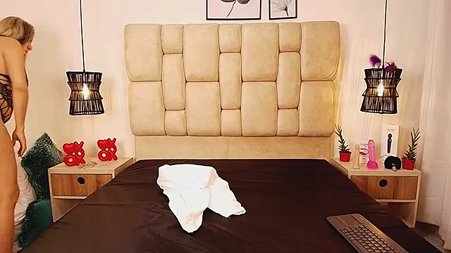 AdharaSmithh online show from 02-26-25, 10:31