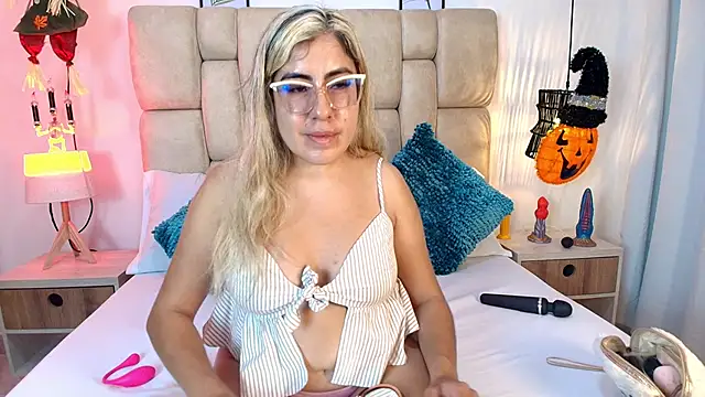 AdharaSmithh online show from 10-24-25, 07:21