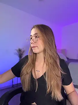 SophieRaily  online show from 03-12-26, 09:43